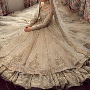 designer Pakistani wedding clothes